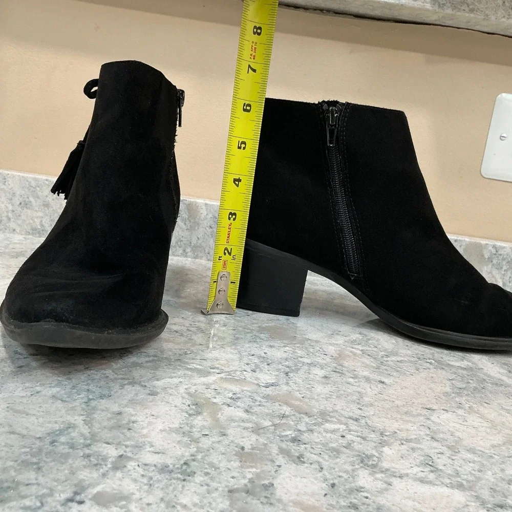 Betsey Johnson Ankle Boots Autumnn 9M Black Suede Tassel Block Heel Pointed Toe